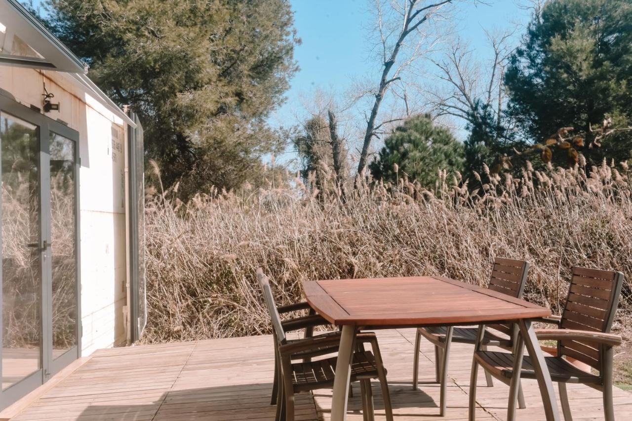 Cooltainer Retreat: Sustainable Coastal Forest Tiny House Near Barcelona Castelldefels Exteriér fotografie