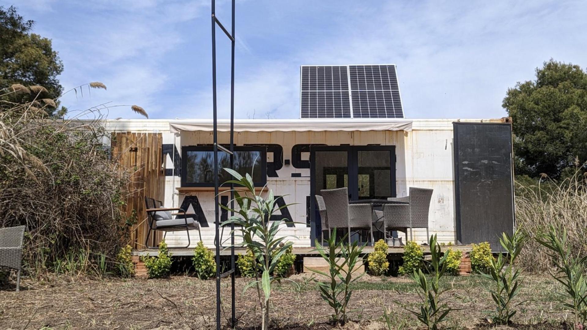 Cooltainer Retreat: Sustainable Coastal Forest Tiny House Near Barcelona Castelldefels Exteriér fotografie